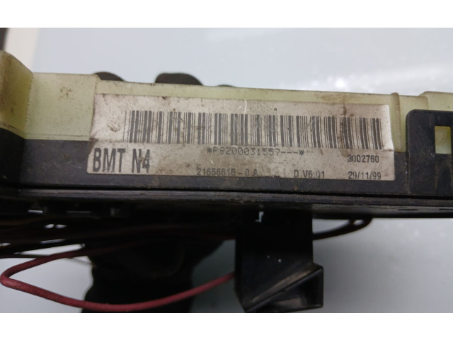 Блок предохранителей P8200031557, 3002760 Renault Clio II