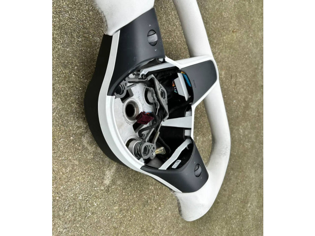 Руль Tesla Model 3 2017 - года 302J