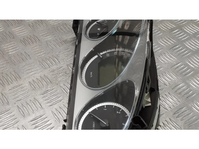 Přístrojová deska Mercedes-Benz C W204 2011 A2049002105, A2C53369459