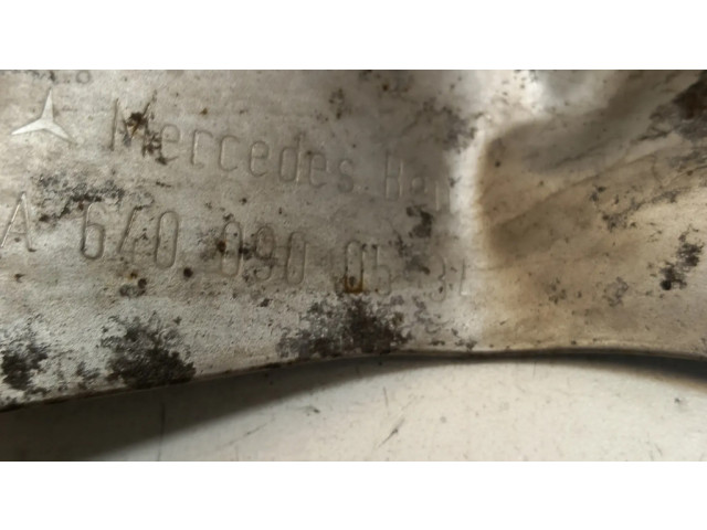 Другая деталь отсека двигателя