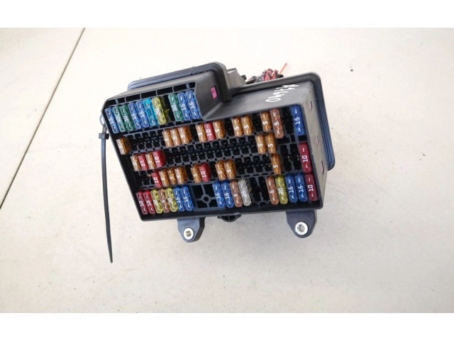 Блок предохранителей Volkswagen Phaeton