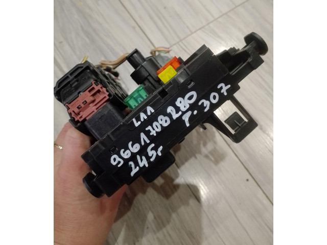 Pojistková skříňka Řídící jednotka BSM    Peugeot 307 2008