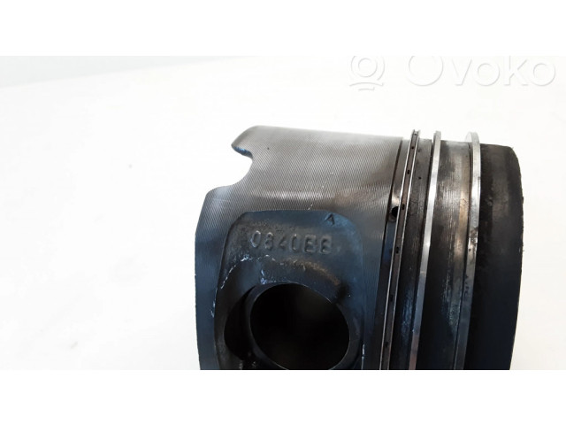 Píst 0840BB BMW 5 E60 E61 pro naftový motor 2.0
