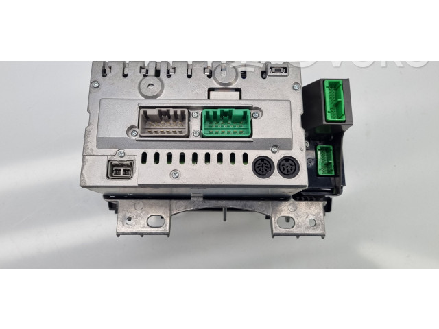 Радио/ проигрыватель CD/DVD / навигация