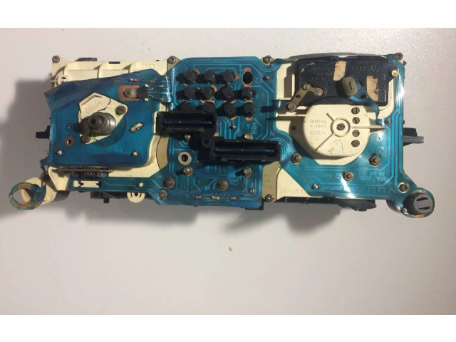 Панель приборов 81117185   Audi 80 90 B3       