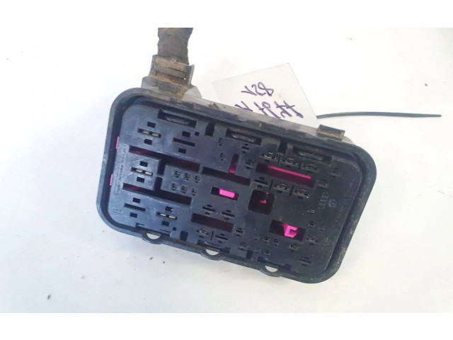 Блок предохранителей 15345251, 15345251 Volkswagen Touran I