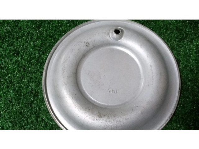 Заводская крышка (крышки) от центрального отверстия колеса