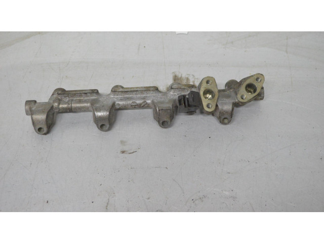 Топливная рампа Mitsubishi Carisma