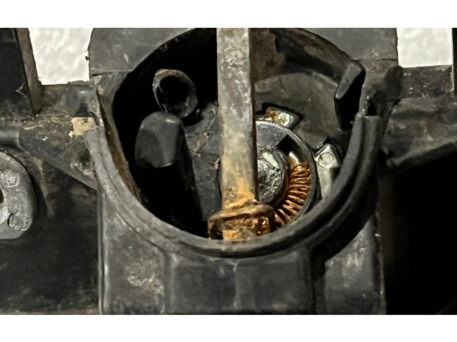 Замок багажника     Mercedes-Benz 190 W201 1982 - 1993 года