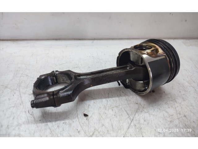  Поршень с шатуном    Honda CR-V  