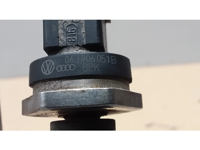 Vstřikovač 06J133317J, 06J906051B   Audi A4 S4 B8 8K  pro benzínový motor 2.0  