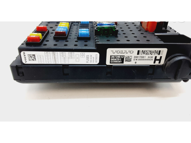 Блок предохранителей 30728512   Volvo XC90    
