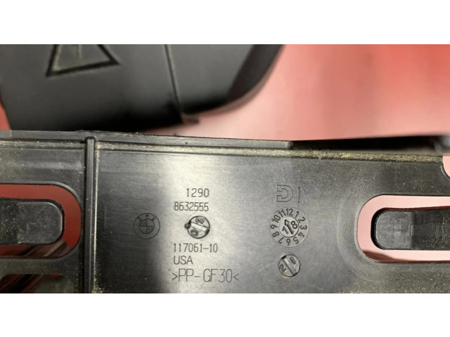 Другая деталь отсека двигателя