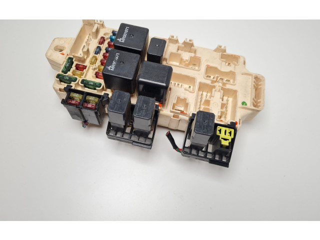   Pojistková skříňka    Mitsubishi Pajero 2001