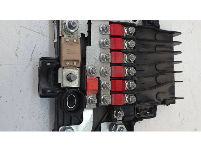 Блок предохранителей 101327300C, 101327200E Tesla Model S