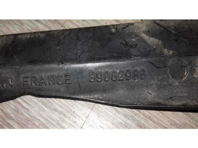 Деталь передней фары