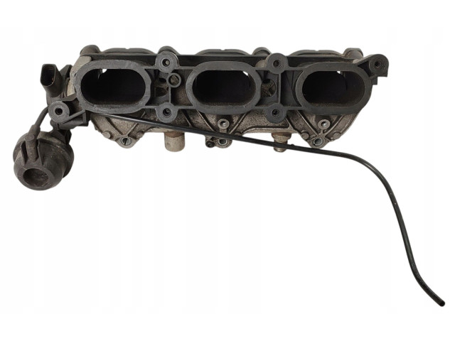 Топливная рампа 06E133110H   Audi A6 S6 C6 4F  