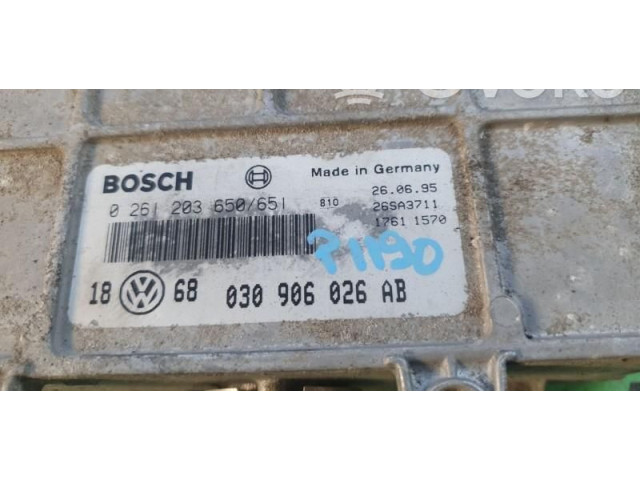 Блок управления двигателем Блок управления 0261203650, 030906026AB   Volkswagen Golf III