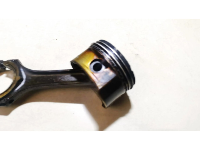 Píst Mercedes-Benz C W203 pro benzínový motor 1.8