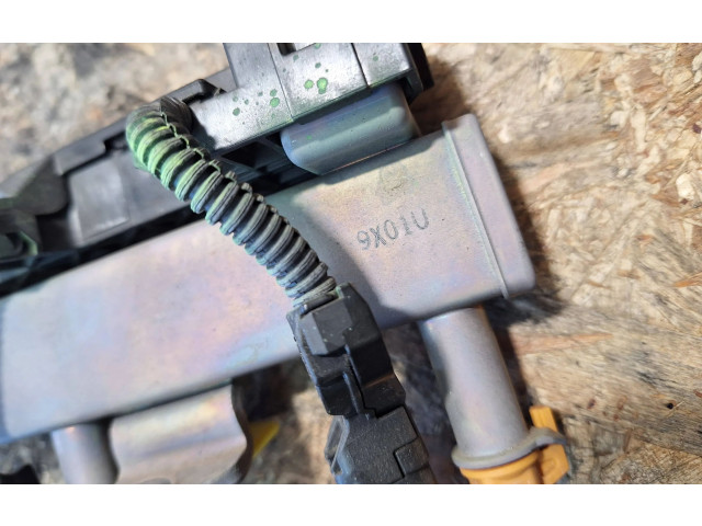 Vstřikovací lišta 23250-24030 Toyota Corolla E210 E21