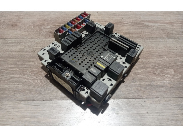 Блок предохранителей 8645729, 8688153   Volvo V70    