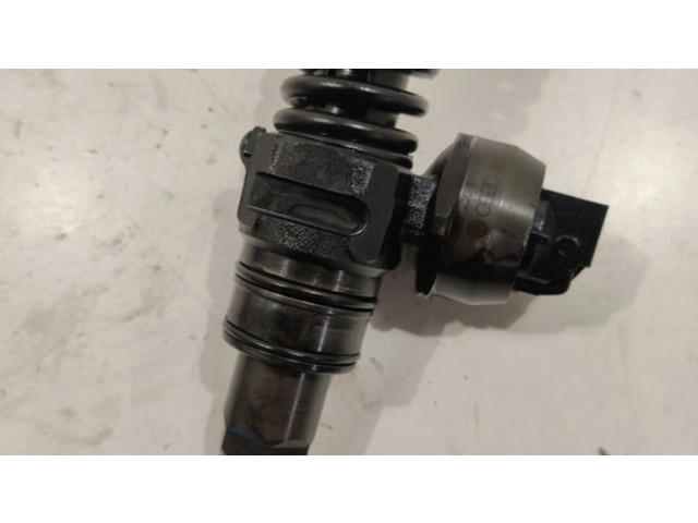Vstřikovač 038130073AS   Volkswagen Caddy  pro naftový motor 2.0  
