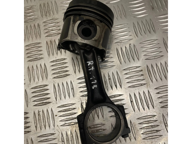  Поршень с шатуном    Renault Trafic II (X83) для дизельного двигателя 1.9