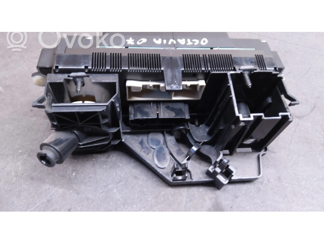 Блок управления климат-контролем 1Z0820045A, 5HB00932401 Skoda Octavia Mk2 (1Z)
