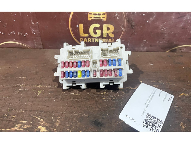 Pojistková skříňka Nissan Quest 2005