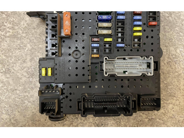 Блок предохранителей 30786646, 28080156   Volvo S60    