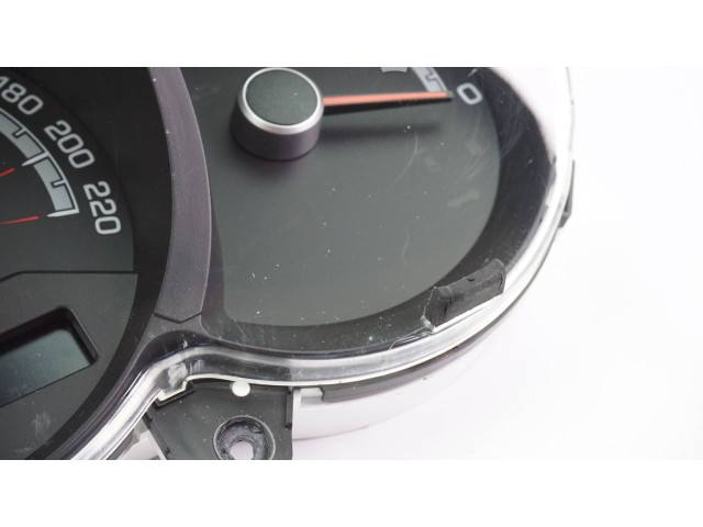 Přístrojová deska KIA Venga 2012 940041P431