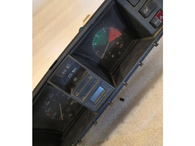 Přístrojová deska Volkswagen Transporter - Caravelle T3 1988 88471313