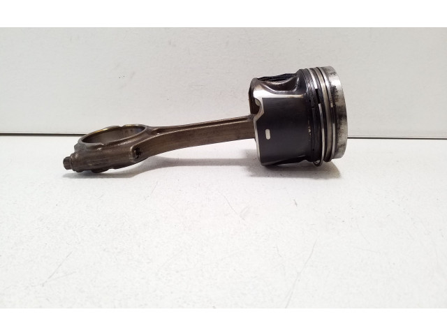  Поршень с шатуном  82L175  Volvo XC60  