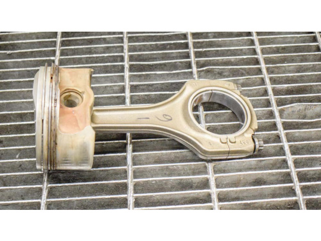 Píst 7838623, 7840918 BMW 5 E60 E61 pro benzínový motor 5.0 S85 B50 A