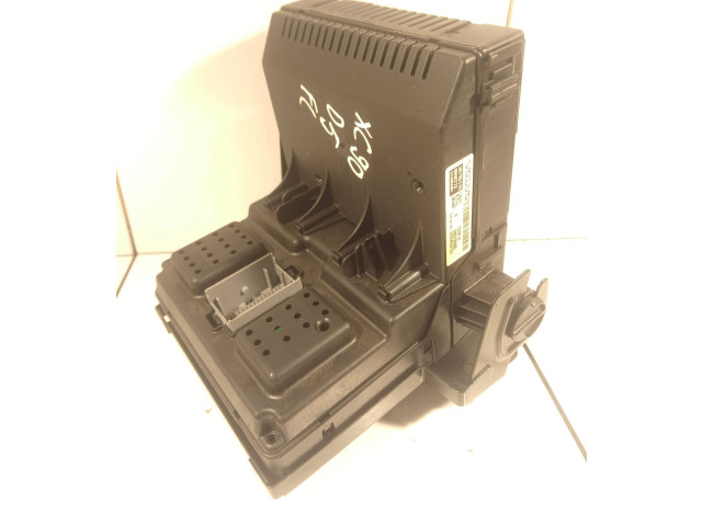 Pojistková skříňka 30795115, 28073265 Volvo XC90 2007