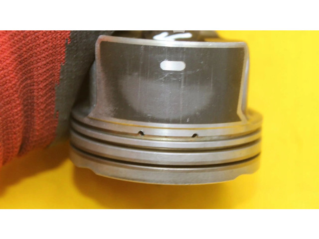  Поршень с шатуном  72L71  Renault Clio IV  