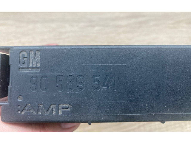Блок предохранителей 90589541 Opel Meriva A