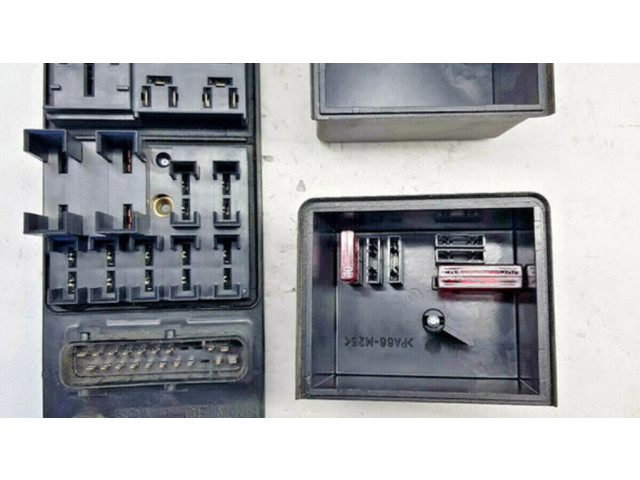 Блок предохранителей PA6GFM40, nr1857   Alfa Romeo 166    