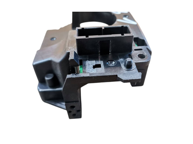 Ручка стеклоочистителей 30658614   Volvo V70