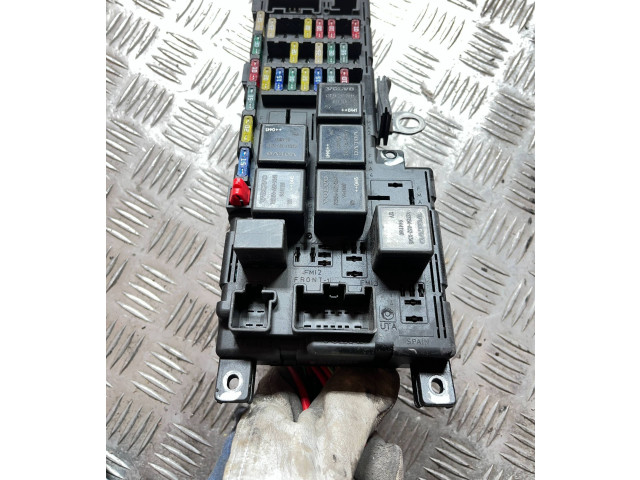 Блок предохранителей 518828108, 30728008   Volvo S80    