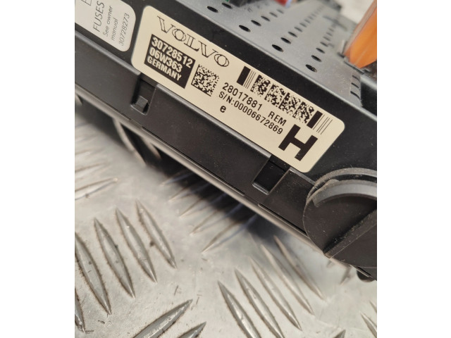 Блок предохранителей 30728512   Volvo V70    