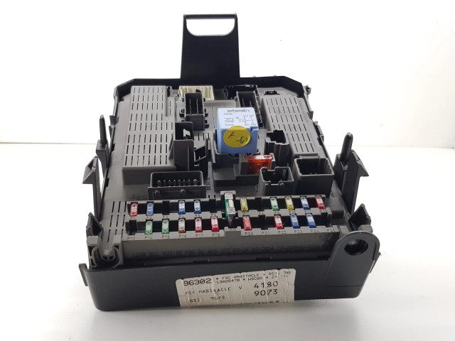 Блок предохранителей 96302, 00046100 Citroen C8
