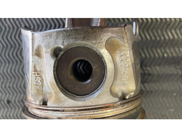 Píst    Ford Kuga I  pro naftový motor 2.0  DYZELIS