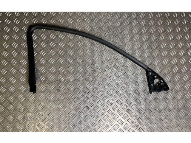 Передняя рамка дверного стекла 111823A1, 111824A1 Citroen DS7 Crossback