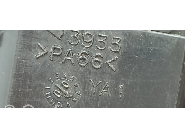 Блок предохранителей  3284, 3933   Lexus LS 430    