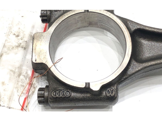 Поршень с шатуном    CXX   Volkswagen Golf VII