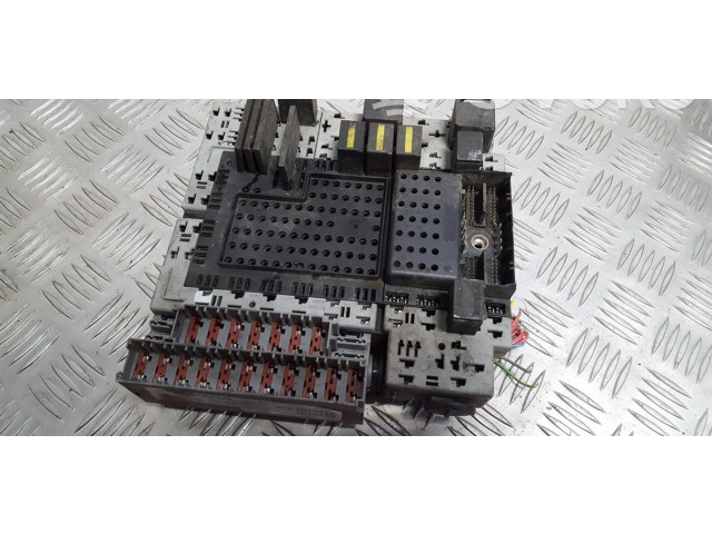 Блок предохранителей  8645729, 8688153   Volvo S80    