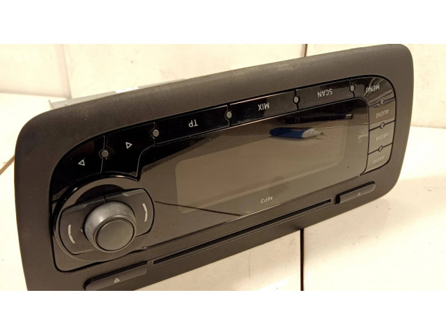 Радио/ проигрыватель CD/DVD / навигация