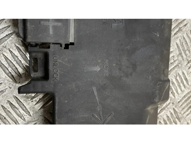 Другая деталь отсека двигателя