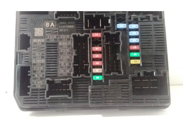 Блок предохранителей 284b64435r Dacia Sandero